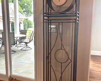 Tall clock with metal frame (battery)