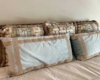 Luxurious pillows and linens