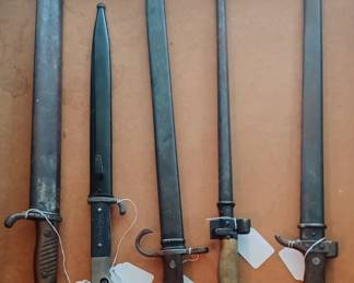 WWI & WWII Bayonets & Daggers
