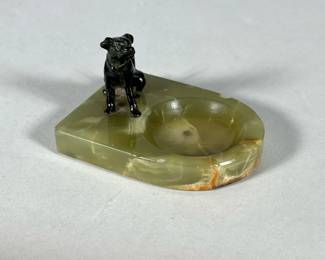 Cold Painted Bronze Labrador Dog Green Onyx Tray | Having bronze finish; for use as a pin or ashtray
Dimensions: h. 2 x w. 2.75 x l. 3.5 in