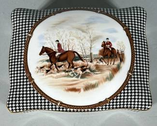 Ralph Lauren Balmoral Ceramic Box | Depicting a fox hunting scene - h. 1.5 x w. 5 x l. 6 x d. 4.5 x dia. 4.5 in