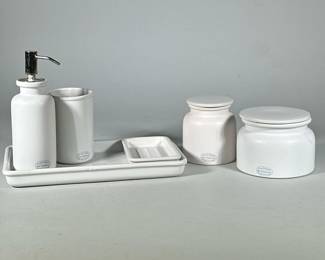 (6pc) Restoration hardware flatiron union pottery bathroom set | Including soap dispenser soap dish tray cotton wool holder toothbrush holder canister
Dimensions: h. 8.5 x w. 2.5 in (Soap dispenser)