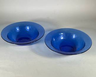(2pc) Glass Serving Bowls | Two blue glass fruit bowls.
Dimensions: h. 3.5 x dia. 13 in