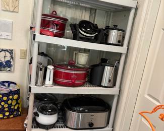 Several kitchen appliancrs
