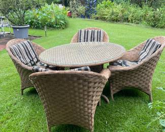 Outdoor Table and 4 chairs $300