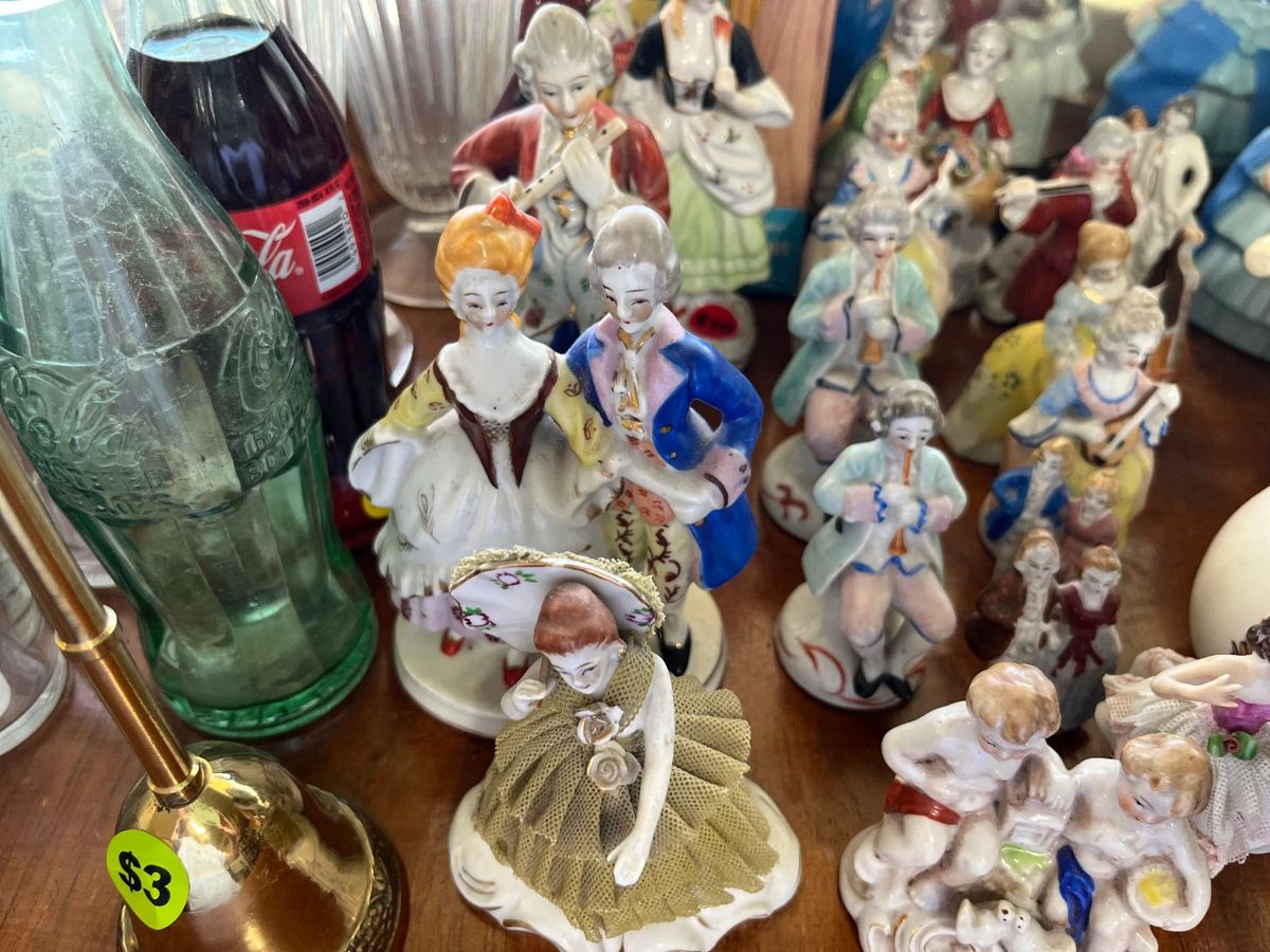 Antique figurines and collectibles. Precious finds.