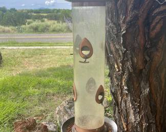 Bird feeder