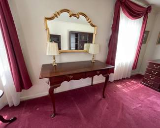 Queen Anne table by Broyhill (lamps not included)