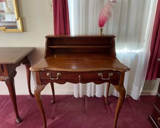 Queen Anne desk by National-My. Airy. Locking drawer with keys. 