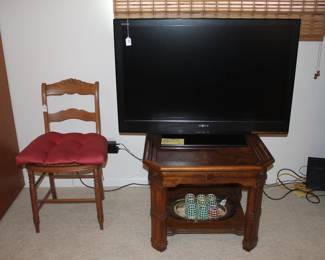 TV, end table, chair.