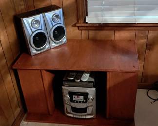 Small CD/Radio/Stereo with 2 speakers