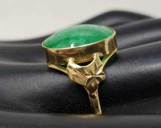 14k gold and jadeite ring