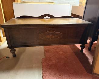 Lane cedar chest
