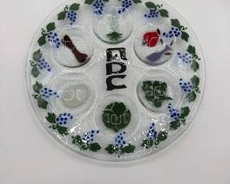 This gorgeous glass Seder plate from Peggy Karr is hand crafted and in new condition. 