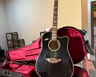 This is a numbered limited edition Keith Urban Nightstar Guitar made by Yamaha. The Certificate of Authenticity states 17,613/25,900. It is in very good used condition and comes in a "Gator Cases" hard case. 