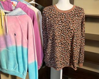 This collection includes a leopard print sweatshirt from Rails, Polo, Lululemon and Pilcro. Sizes Medium and Large. Perfect for casual wear. See pictures for more details.