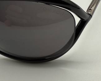 Beautiful Tom Ford "Jennifer" sunglasses in excellent used condition in the original velvet case.
Please see photos and description for condition. Please be prepared with adequate help and vehicle size for furniture, appliances and other bulky items.