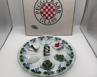 This gorgeous glass Seder plate from Peggy Karr is hand crafted and in new condition. 