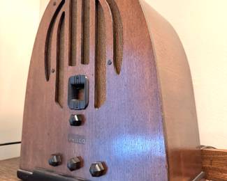 1930s Philco Cathedral Tube Radio – Restored Antique Wood AM Receiver