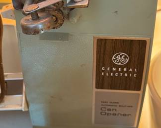 General Electric Electric Can Opener – Easy Clean Automatic Shut-Off – Retro Kitchen Appliance