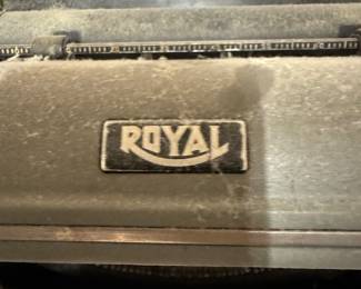 Royal Manual Typewriter – Classic Antique Office Machine, Collectible Writing Tool