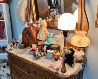 Antique Oak Dresser with Mirror – Vintage 4-Drawer Chest with Ornate Wood Carving