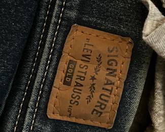 Signature Levi strauss jeans