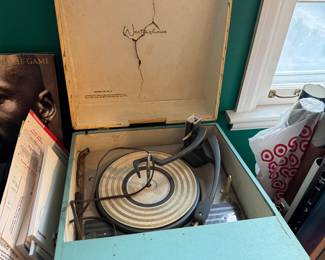 Westinghouse Record Player – Retro Turntable for Collectors & Audio Enthusiasts