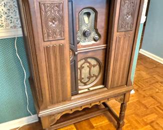 1930s Floor Model Console Tube Radio with Carved Wood Cabinet