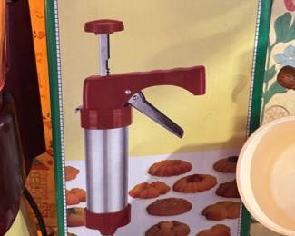 Cookie Press & Biscuit Maker – Stainless Steel with Red Handle – Spritz Cookie Gun with Discs NIB