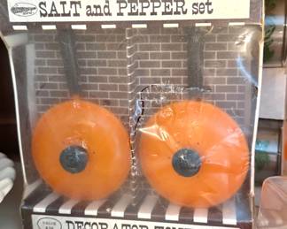Orange Decorator Tones Salt & Pepper Shaker Set – Original Box Retro Kitchenware