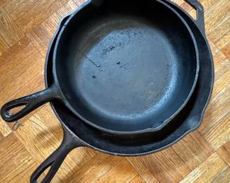 Vintage Cast Iron Skillet Set – Heavy-Duty Frying Pans for Cooking, Baking & Searing