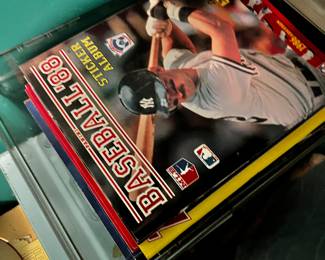 Vintage newspapers Chicago Tribune, Sun Times, New York Post, and magazines Sports Illustration etc Face OFF, Diamond view, Calendars, Baseball'88/89,
