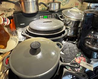 Assorted Cookware Set – Stainless Steel Saucepans, Enamel Dutch Oven, Roasting Pans & Stock Pots for Versatile Cooking