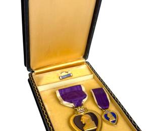 WWII US Cased Purple Heart Medal Set with Miniature Medal & Ribbon Bar - Unnamed WWII Era