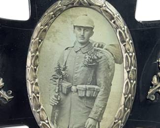 WWI German 'Heldentod' Memorial Cross Frame with Soldier Photo, KIA Second Battle of Champagne 1915