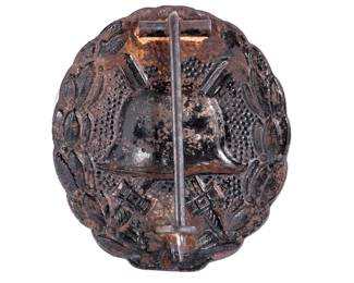 German Imperial WWI Wound Badge in Black - 1918 Verwundetenabzeichen - Stahlhelm & Swords