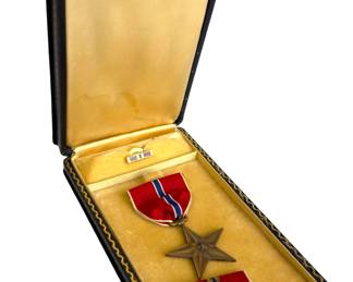 Bronze Medal in Original WWII US Army Bronze Star Medal for Valor, Cased Set w/ "V" Device, Slot Brooch