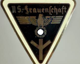 WWII German NS-Frauenschaft Badge - National Level (Reichsleitung) - RZM M1/54
