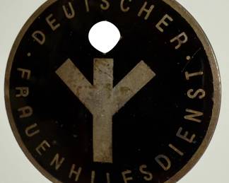 WWII German Third Reich Deutscher Frauenhilfsdienst Membership Pin Badge by A. Stübbe