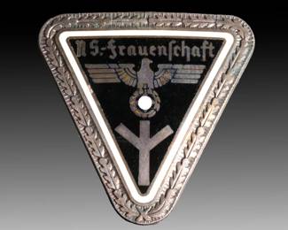 German WWII NS-Frauenschaft Leader's Badge - RZM M1/24 Overhoff & Cie.