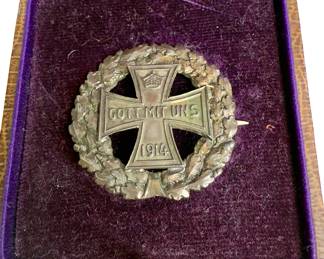WWI German Cased & Engraved Patriotic Badge - Lazarett Lauenförde 1915 - B.H. Mayer