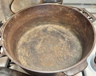 Antique Cast Iron Dutch Oven Pot with Handles – Vintage Cookware