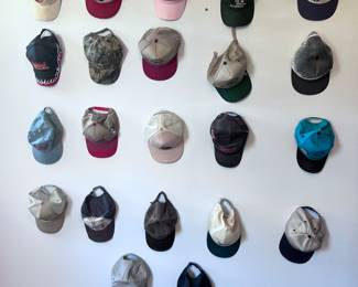Assorted vintage hats 