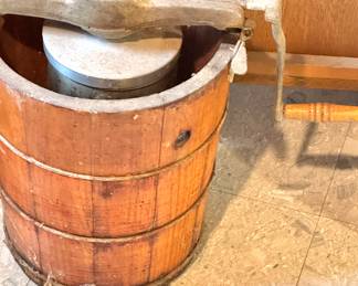 Vintage Wooden Ice Cream Maker with Hand Crank – 4 Quart Rustic Farmhouse Style