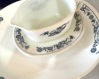 Pyrex Ovenware Old Town Blue 1970s – White with Blue Onion Design