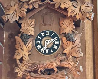 Vintage Black Forest Cuckoo Clock with Owl & Fox Carvings – Handcrafted Wooden Wall Clock