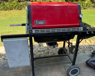Weber gas grill (needs to be professionally disconnected from gasline)