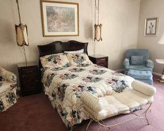 Queen mahogany bedroom set: head/footboard (mattress too), 3 nightstands, 2 dressers