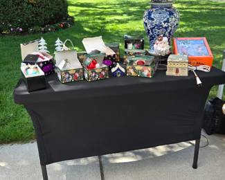 Christmas Department / Wicker Table / Stuff